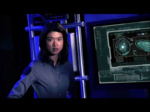 In den Realfilmszenen spielen diesmal auch bekannte Schauspieler mit (im Bild: Grace Park)
